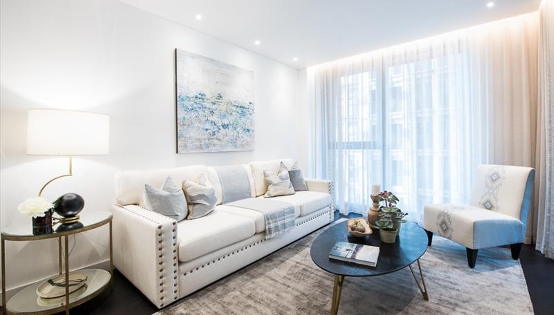 2 bed property in Charles Clowes Walk, London